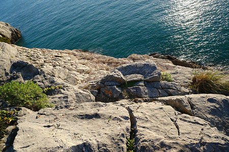 俯视波托夫之间棕榈岛海的悬崖蓝色岩石高清图片