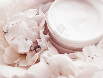Luxe化妆品奶油罐 作为在小马花 体润湿剂和美容品牌背景上反皮肤护理常规产品广告牡丹花朵卫生润肤假期乳液推广美丽胶原背景图片