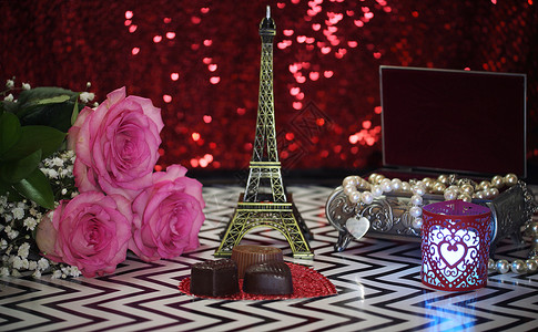 粉红玫瑰与埃菲尔铁塔巧克力古董珠宝旅行装饰盒子糖果项链风格假期背景图片