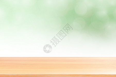 空木桌地板在模糊的散景软绿色渐变背景上 木板空在绿色散景彩色光罩上 彩色散景灯渐变软 用于横幅广告产品彩虹紫色金子桌面柜台甲板橙背景