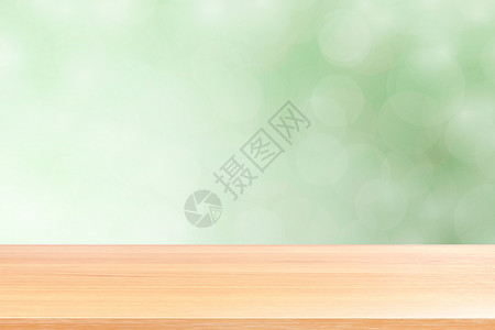 空木桌地板在模糊的散景软绿色渐变背景上 木板空在绿色散景彩色光罩上 彩色散景灯渐变软 用于横幅广告产品桌面坡度甲板柜台展示蓝色桌背景
