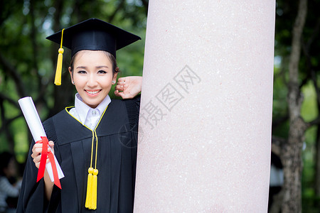快乐的毕业女学生 恭喜教育succeSucce证书学习学生微笑女孩丝带学士大学帽子女士年轻的高清图片素材