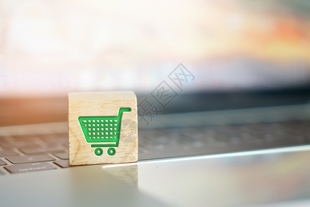 计算机键盘上的木板上特写了购物车图标 在线商店业务技术 掌声互联网电子商务店铺销售营销零售公司电脑卡片零售商立方体高清图片素材