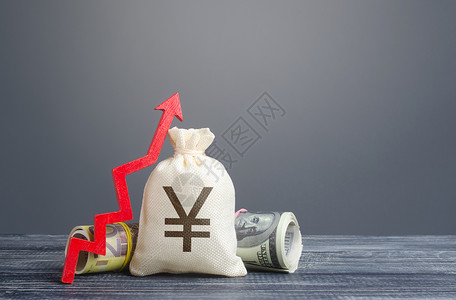 日元元钱袋子和向上的红色箭头 经济复苏和增长 经济上升的乐观预测 市场稳定 投资和资金的涌入 财富的增加 通胀上升背景