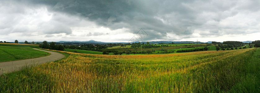联合国教科文组织德国斯瓦比亚高原的全景天空高地灰色牧歌步行草地旅游绿色天气背景