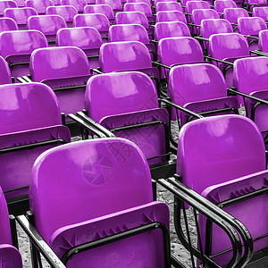 空塑料紫花椅背景图片