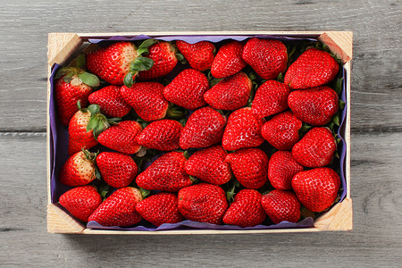 超市广场草莓小盒上表顶部视图高清图片
