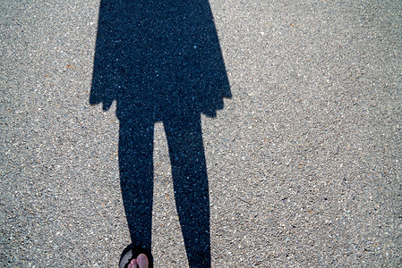 女性行走的影子女士高清图片素材