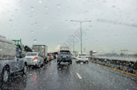 交通阻塞车窗下雨窗户情绪折射水滴驾驶风险闪电坡度天气摄影背景