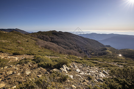 横道图西班牙山区全山图 蒙特赛尼山冒险爬坡旅游岩石远足风景山峰喇叭天空农村背景