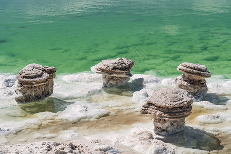 鸣翠湖在绿盐湖旁的盐石盐水结晶岩石热带风景支撑旅行水晶涟漪矿物背景
