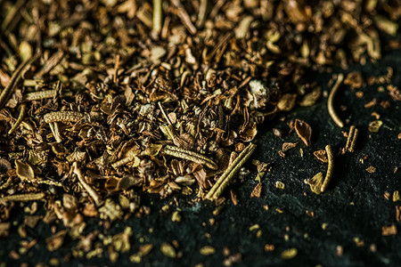 对烟草说不标本香料混合了对豪华宝石背景的封装宏观石头草本植物芳香粮食植物迷迭香木头胡椒芝麻背景