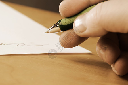 签署文件文档签约遗嘱律师商业手指签名写作工作男人企业家高清图片素材