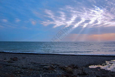 海岸和阳光 俄罗斯清晨夏日海岸线高清图片素材