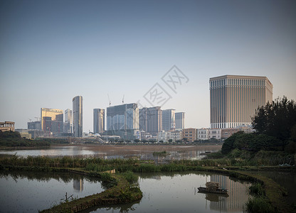 从中国大陆的塔帕Taiipa看酒店摩天大楼景观金光风景大道建筑物度假村城市天际背景图片
