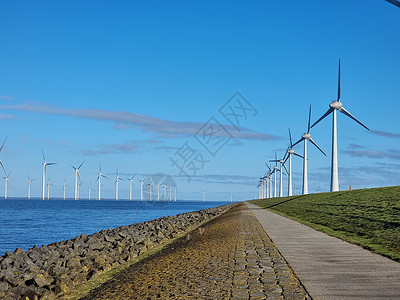 离岸风电场风车农场蓝色的高清图片