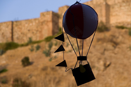 日落日 玩具热气球的特写背景图片