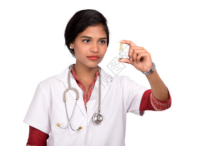 女医生 展示白色背景的医药管子妇女医生诊所工具材料样本液体疾病药品测试帽子科学家背景图片