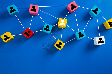Wooden 立方体块打印屏幕人图标 该图标链接组织结构的连接网络互联网团队数据工作营销组织世界手机朋友们社区背景