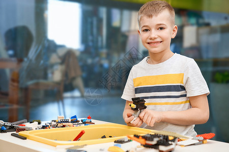 孩子使用建筑工具成套创造力创新工程师孩子们玩具技术员工艺机器人技术未来主义的高清图片素材