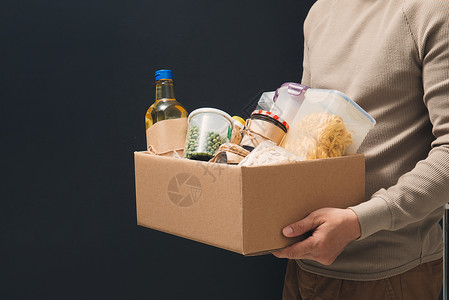 志愿人员在保护性医疗手套上 手持食品盒 供运送慈善之用 (b) 自愿者背景图片