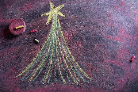 小圣诞树粉笔庆典黑板星星红色反射背景图片