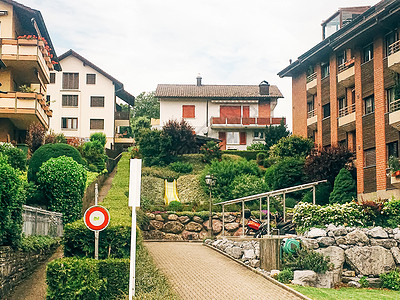 常租公寓瑞士Schwyz州Wollerau 瑞士Schwyz县 瑞士建筑和房地产的公寓楼和房屋环境植物财产街道假期城市家庭销售抵押高山背景