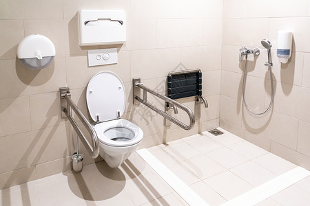 带特殊设备的残疾残疾人公共厕所高清图片