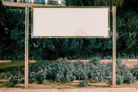 空白的注意空白的矩形广告牌花园 高品质照片背景