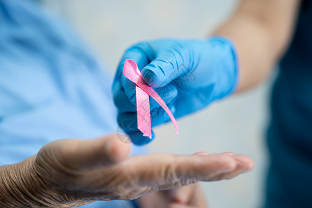 手绘丝带素材乳癌 亚洲高级女病人的粉色丝带 为了支持认识癌症女权主义者机构化疗卡通片女性胸部疾病围巾背景