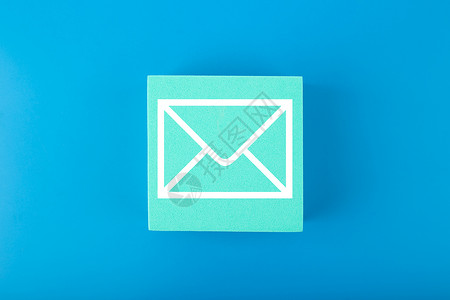 电子邮件概念 在蓝色背景下从玩具广场上提取的信封安全顾客邮箱营销笔记本商业收件箱工作网络通讯抽象的高清图片素材
