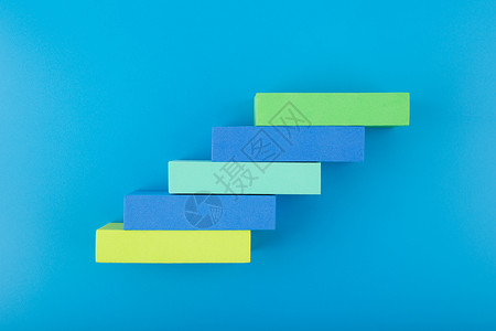 业务发展理念 梯子由彩色矩形制成 蓝色背景上有文本空间成功公司经理挑战人士管理人员金融战略指导进步解决方案高清图片素材
