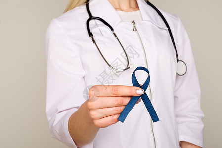 蓝色丝带素材持有蓝丝带 糖尿病和直肠癌认识的医生手专家搬运工胡子泌尿科学家前列腺疾病癌症药品卫生背景