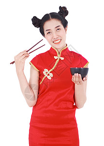 身穿中国青相服的幸福妇女 穿着筷子和白底孤立的碗女性面条快乐庆典女士杯子微笑传统裙子餐厅背景图片