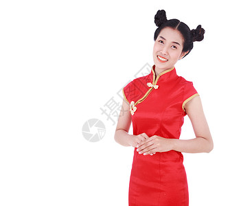 女人穿红长相服 是中国新年快乐的观念裙子文化传统问候语女性微笑旗袍女孩快乐喜悦背景图片