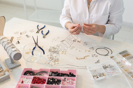 珠宝鉴定师行业有创造力的高清图片