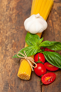 意大利意大利意大利面糊番茄和巴西尔蔬菜营养食谱午餐餐厅厨房美食饮食盘子香料可口的高清图片素材