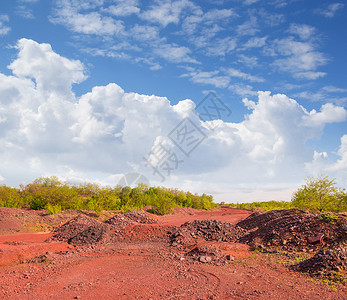 红地 天空上满是肥料和景色行业高清图片素材