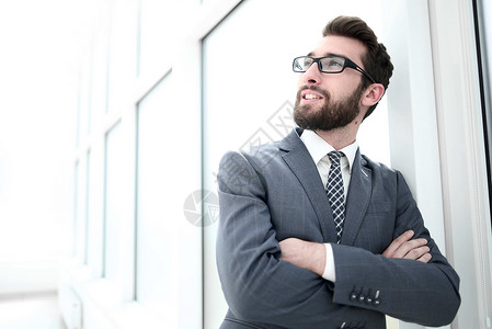 对一个自信的商务人士的画像窗户公司成人成功员工经理生意人老板商务会议金融高清图片素材