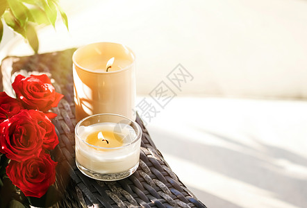 收集点蜡烛作为豪华温泉背景和浴室家装饰 有机芳香蜡烛 用于芳香疗法和放松气氛 美丽与健康平衡花园化妆品风格冥想按摩玫瑰美容香水椰背景图片