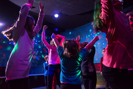迪斯科儿童晚会派对假期运动孩子音乐会友谊童年微笑活动女性背景图片