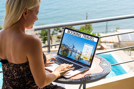 在线预订概念 旅行规划服务屏幕机构女士房间电脑酒店公寓商业海滩人高清图片素材