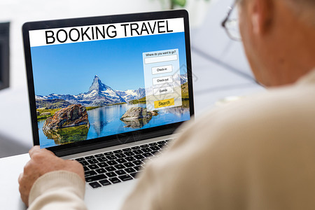 在线预订概念 旅行规划飞机访问商业女士技术屏幕游客假期情调网站搜索高清图片素材