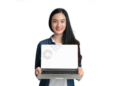 亚洲妇女企业家用白屏显示手提笔记本电脑图片