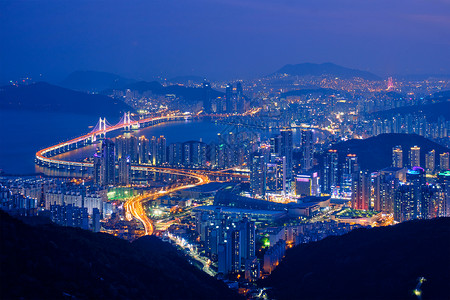 韩国63大厦釜山市风春桥晚上建筑景观照明风景港口摩天大楼市中心城市地标鸟瞰图背景