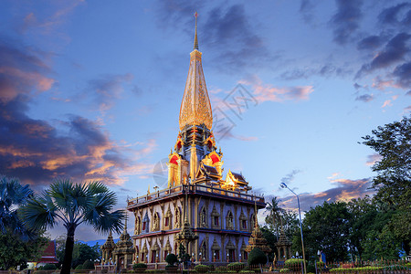 热门摄影地点寺庙普吉岛泰国 泰国普吉岛查龙寺是世界各地的热门旅游目的地背景