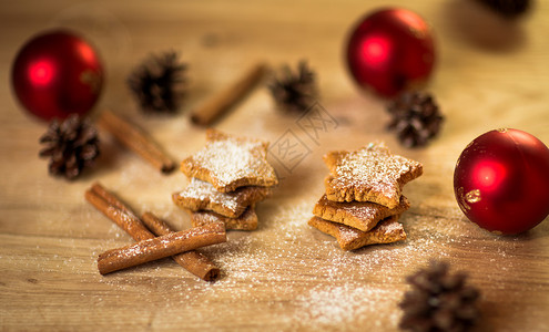 圣诞派好礼圣诞自制的姜饼饼干 派皮和装饰蛋糕乡村假期家庭蜡烛糕点星星肉桂礼物庆典背景
