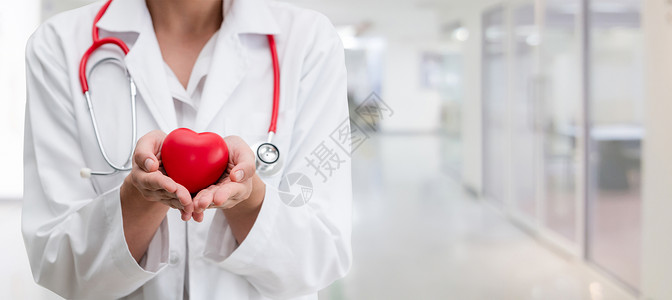 医生在医院办公室怀着红心专家职员诊断诊所卫生心脏病学技术脉冲病人护士形状高清图片素材