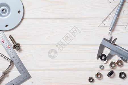 带表游标卡尺含有工业概念的白木木木板背景工程工艺资源桌面游标卡尺作坊扳手建造硬件背景