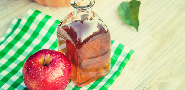 液体敷料瓶子里的苹果醋醋 有选择的焦点碱性酵素重量敷料康复花园调味品食物饮食水果背景